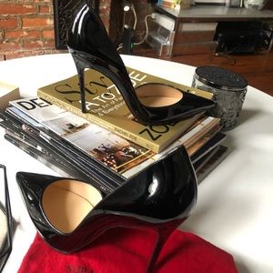 100% Authentic Christian Louboutin Sz 39.5 Iriza